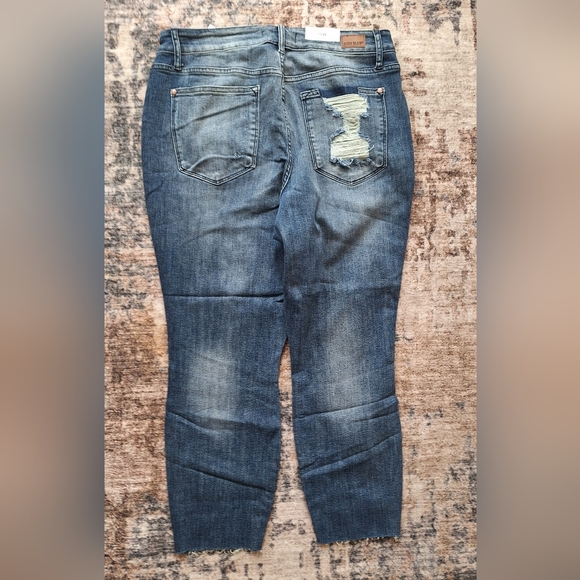 NWT Judy Blue Relaxed Fit, Raw Hem, High Rise. Sz 16W - Picture 3 of 7